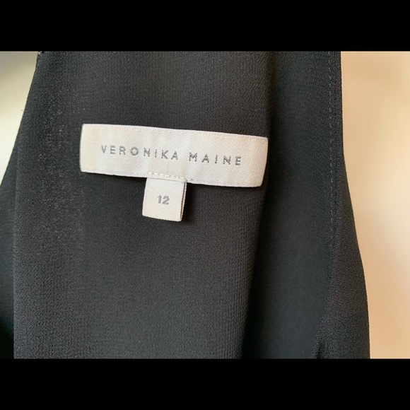 Veronika Maine Black Top (Size 12) - Picture 5 of 6